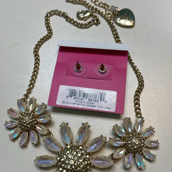 Betsey Johnson Sunflower Set - Picture 3 of 3